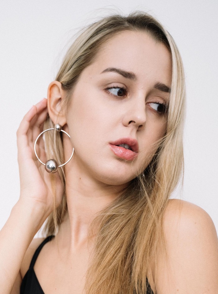 An expert nonsurgical approach to create a more V-shape oval face