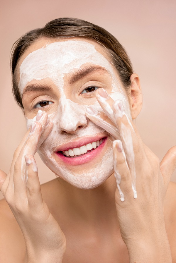What's the Difference Between  a Face Wash and a Face Cleanser?